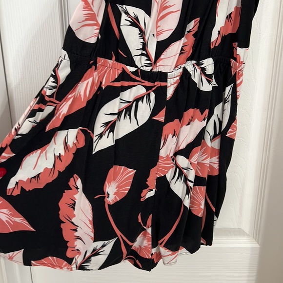 Short Romper - Picture 2 of 4